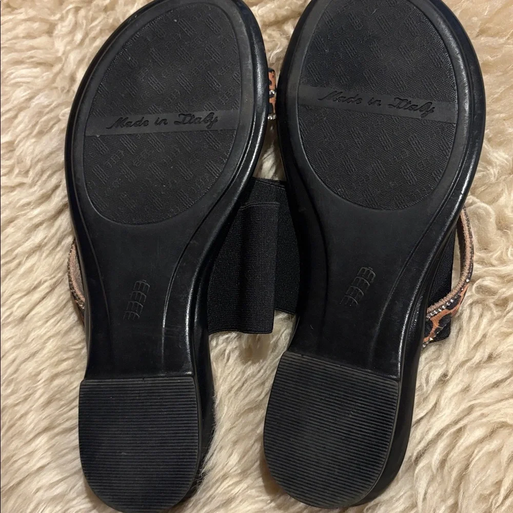 NWOT Toscanella sandals with a leopard print toe ring and rhinestone strap 7